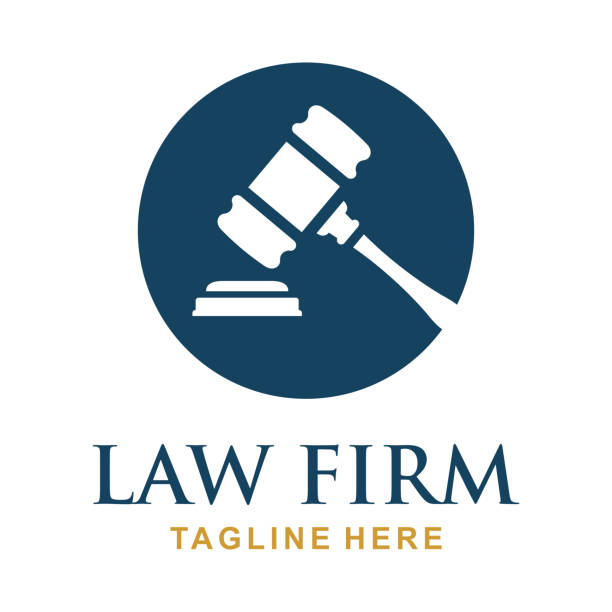 illustrazioni stock, clip art, cartoni animati e icone di tendenza di vettore di progettazione del logo dello studio legale. logo martelletto - stability law trust legal system