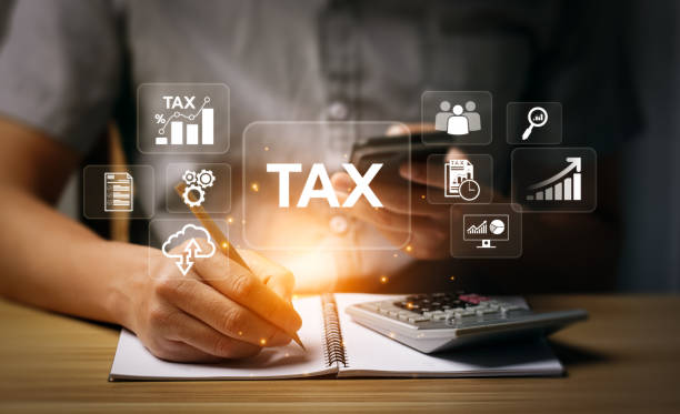 Tax deduction planning and pay taxes online concept. Expenses, account, VAT, income tax, and property tax, pay tax. Net income, plans to allocate money for expenses, allowances and donations. planificación de deducciones fiscales y concepto de pago de impuestos en línea. gastos, cuenta, iva, impuesto sobre la renta e impuesto sobre la propiedad, pagar impuestos. ingresos netos, planes para asignar dinero para gastos, asignaciones y donaciones