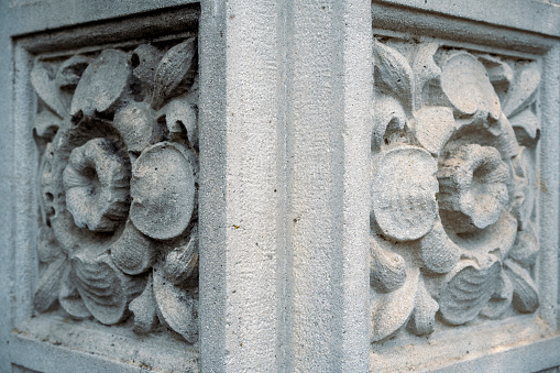 The stone pier at the entrance of a Chinese house is carved with auspicious patterns