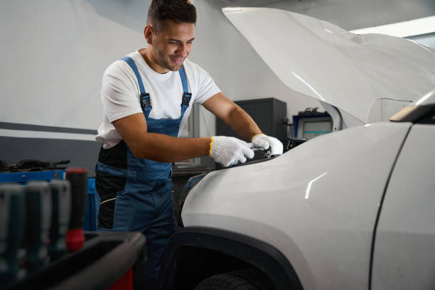 istock Mechanic inspecting car at a tire shop 1447802013