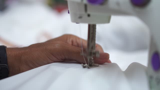 Sewing expert fabric with electric machine