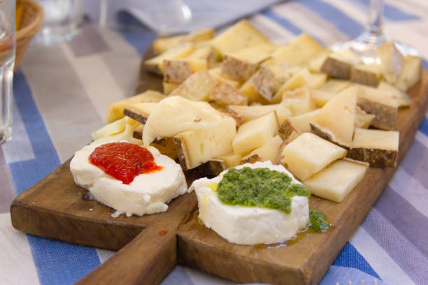 cheese variety tapas on wooden cutting board - restaurant pasta italian culture dinner imagens e fotografias de stock