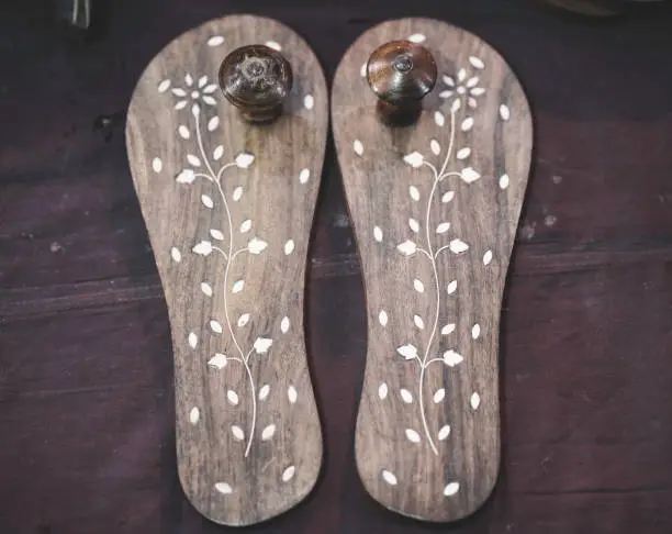 Handicraft Bazar Wooden Slippers, Handcrafted Wood Khadau/Wooden Slipper,Wooden Sandels/Charan Paduka,Khadau Worship Wooden Charan Paduka for Holy Purpose and Pooja,