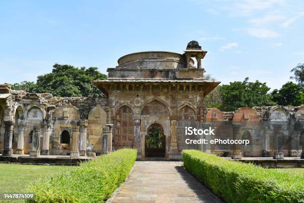 Architectural Archway And Courtyard Infront Of Jami Masjid With Intricate Carvings In Stone An Islamic Monuments Was Built By Sultan Mahmud Begada In 1509 Champanerpavagadh Archaeological Park A Unesco World Heritage Site Gujarat India Stock Photo - Download Image Now