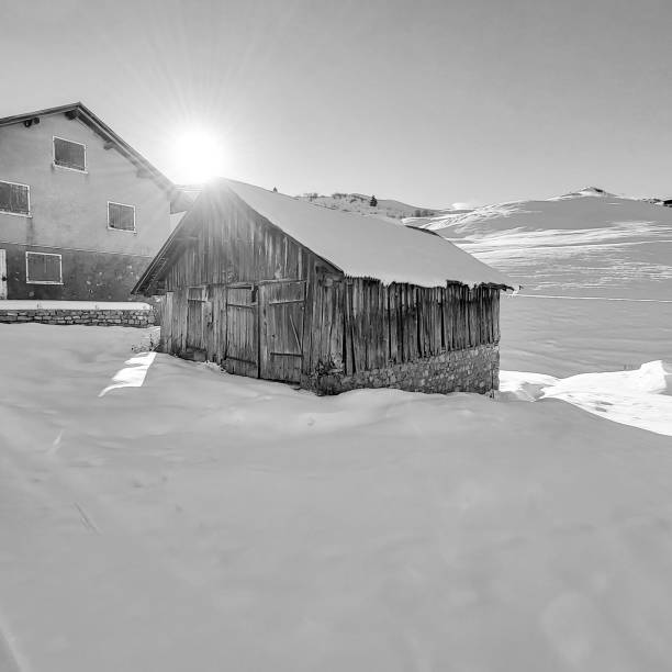 Un chalet d'alpage un hiver ensoleillé