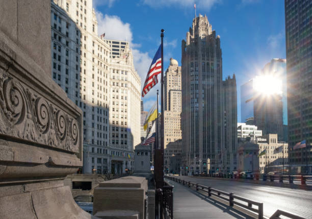 bela luz das ruas de chicago - american flag architectural feature architecture chicago - fotografias e filmes do acervo