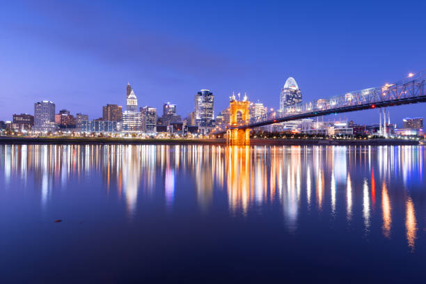 istock Cincinnati, Ohio, USA Dowtown on the River 1447908415