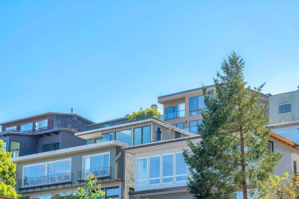 istock Facade of upper middle class residences in San Francisco, CA 1447916421