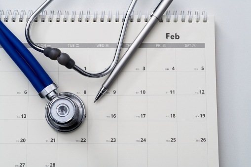 Stethoscope and pen on a calendar.