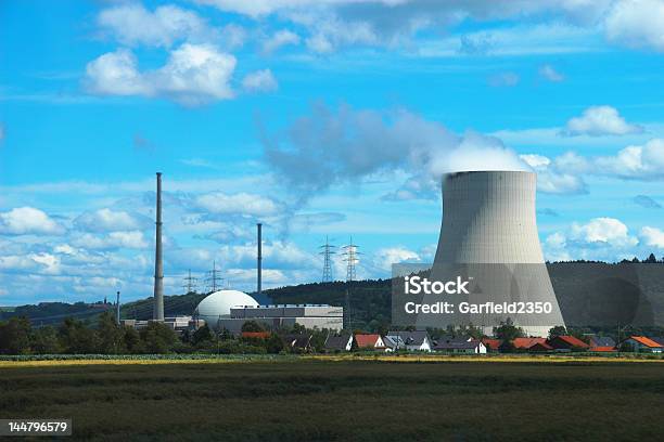 Centrale Nucleare - Fotografie stock e altre immagini di Blu - Blu, Cambiamenti climatici, Canna fumaria