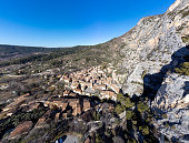 moustiers-sainte-marie-von-drohne-aufgenommen.jpg?b=1&s=170x170&k=20&c=OcWmw2UwgOjyNtyIgVNc5vHeoAL0TxiR69-6UJbbZJA=
