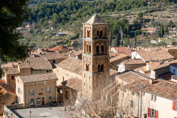 istock Moustiers-Sainte-Marie 1447966491