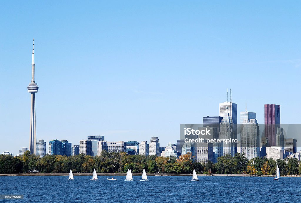 Panorámica de Toronto, con barcos de vela - Foto de stock de Aire libre libre de derechos