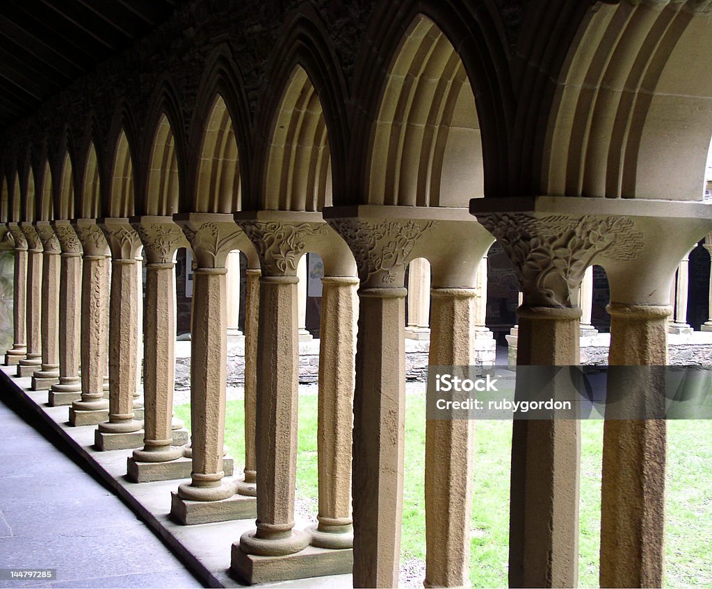 Columnas en isla de Iona Abbey - Foto de stock de Isla de Iona libre de derechos