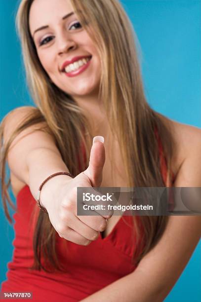 Студия Портрет Фотография — стоковые фотографии и другие картинки Большой палец руки - Большой палец руки, Вертикальный, Веселье