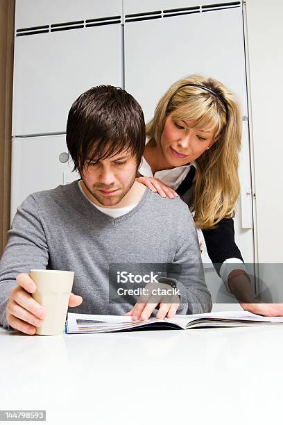 Joven Feliz Pareja Foto de stock y más banco de imágenes de Actividad - Actividad, Actividades recreativas, Adulto