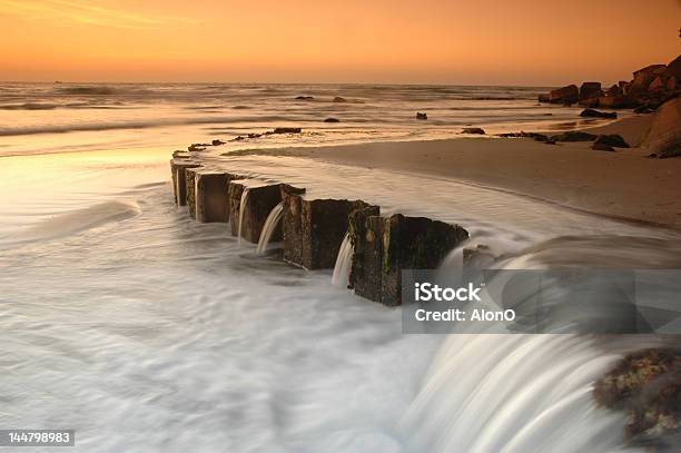 Photo libre de droit de Petite Chute Deau De La Mer banque d'images et plus d'images libres de droit de Cascade - Cascade, Chaleur, Coucher de soleil