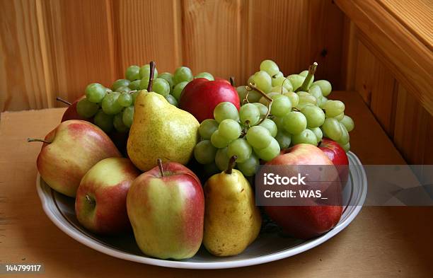 Foto de Frutas Em Um Prato e mais fotos de stock de Alimentação Saudável - Alimentação Saudável, Amarelo, Baga - Fruta