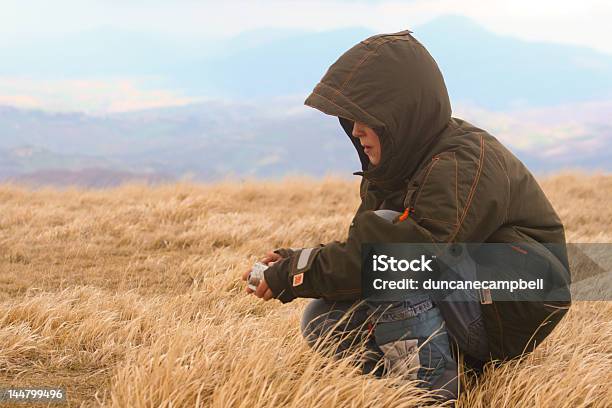 Foto de Imagem Criativa Tempo e mais fotos de stock de Agachando-se - Agachando-se, Ajoelhar, Baixo - Posição