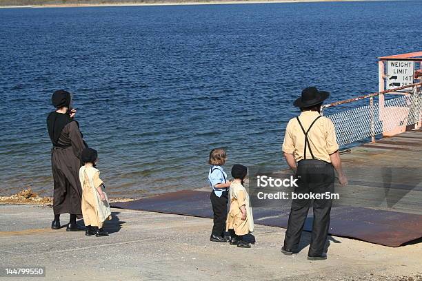 Foto de Amish Família e mais fotos de stock de Amish - Amish, Família, Veículo Aquático