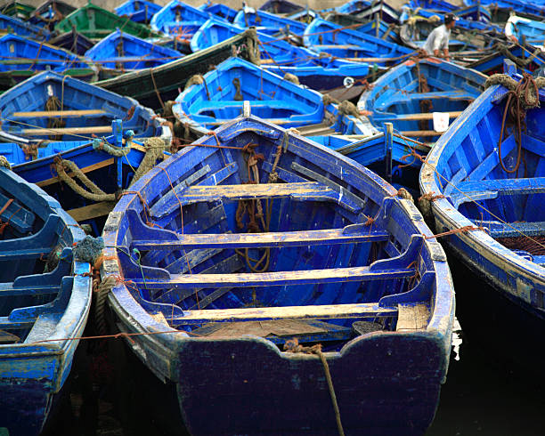 marokański blue łodzi rybackich essaouira, maroko - rowboat fishing africa fishing industry zdjęcia i obrazy z banku zdjęć