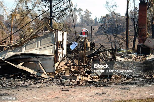 San Diego Tempesta Di Fuoco - Fotografie stock e altre immagini di Bruciato - Bruciato, Canna fumaria, Casa