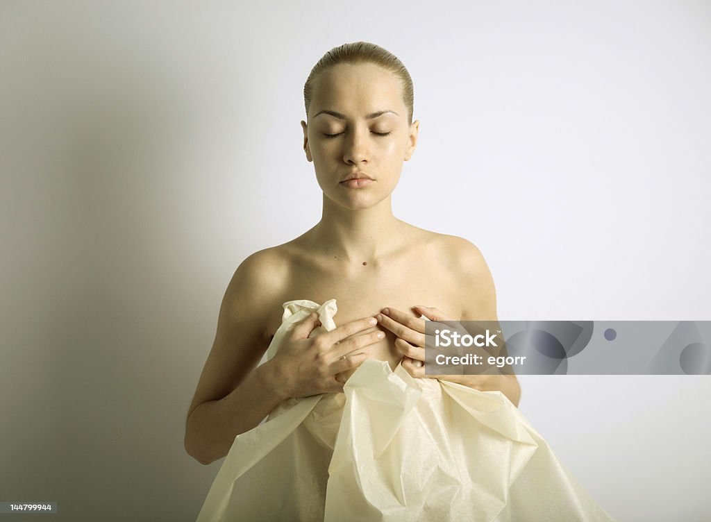 Menina elegante com folha de papel - Foto de stock de Careca royalty-free