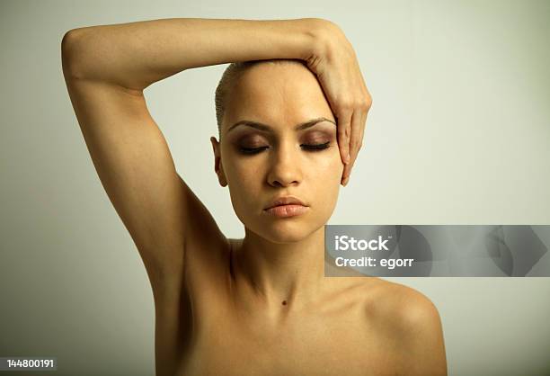 Retrato De Menina Com Makeup - Fotografias de stock e mais imagens de Careca - Careca, Mulheres, Adulto