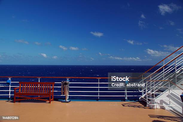 Круизное Судно Террасой И Перила В Странах Карибского Бассейна — стоковые фотографии и другие картинки Круизное судно