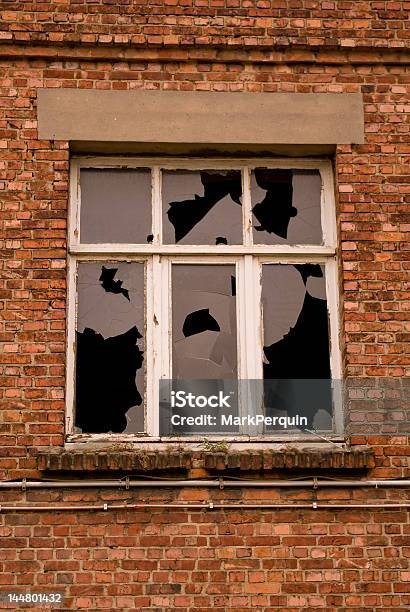 Fenster Gebrochen Stockfoto und mehr Bilder von Abbrechen - Abbrechen, Baugewerbe, Fabrik