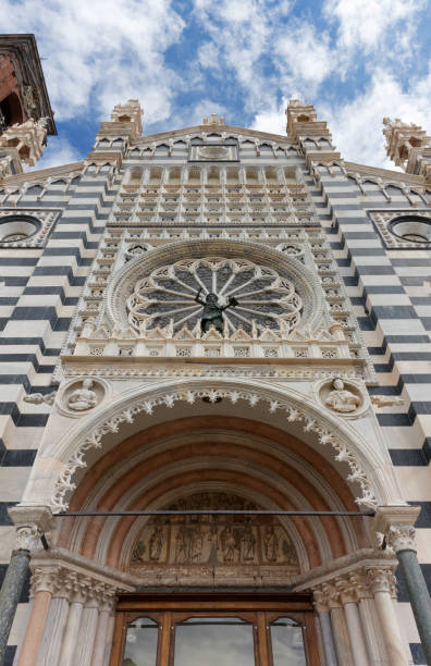 モンツァ大聖堂のファサード - monza ストックフォトと画像