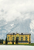 hotel-in-den-alpen.jpg?b=1&s=170x170&k=20&c=JOhd2ZSF4szWRIdrJmo60QAWpnkzPzmVdE5azl8TU0o=