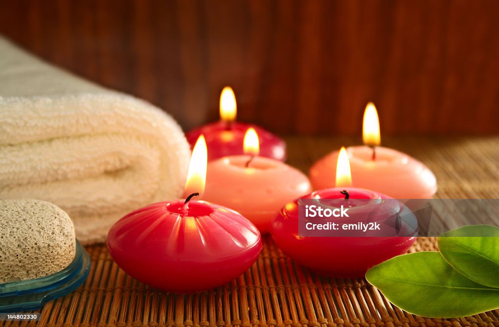 Velas cor de rosa,, Toalha e Folha-Pomes - Royalty-free Aromaterapia Foto de stock