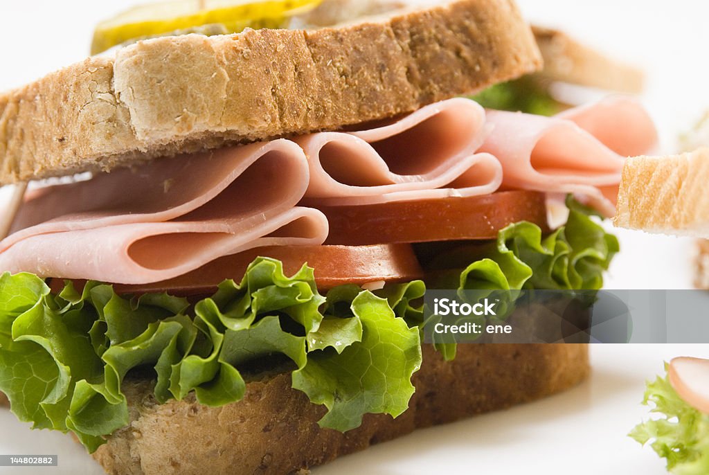 kanapka z szynką - Zbiór zdjęć royalty-free (Bez ludzi)