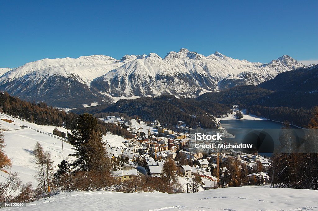 St. Moritz, motos de Ressort en los Alpes (2 - Foto de stock de Sankt Moritz libre de derechos