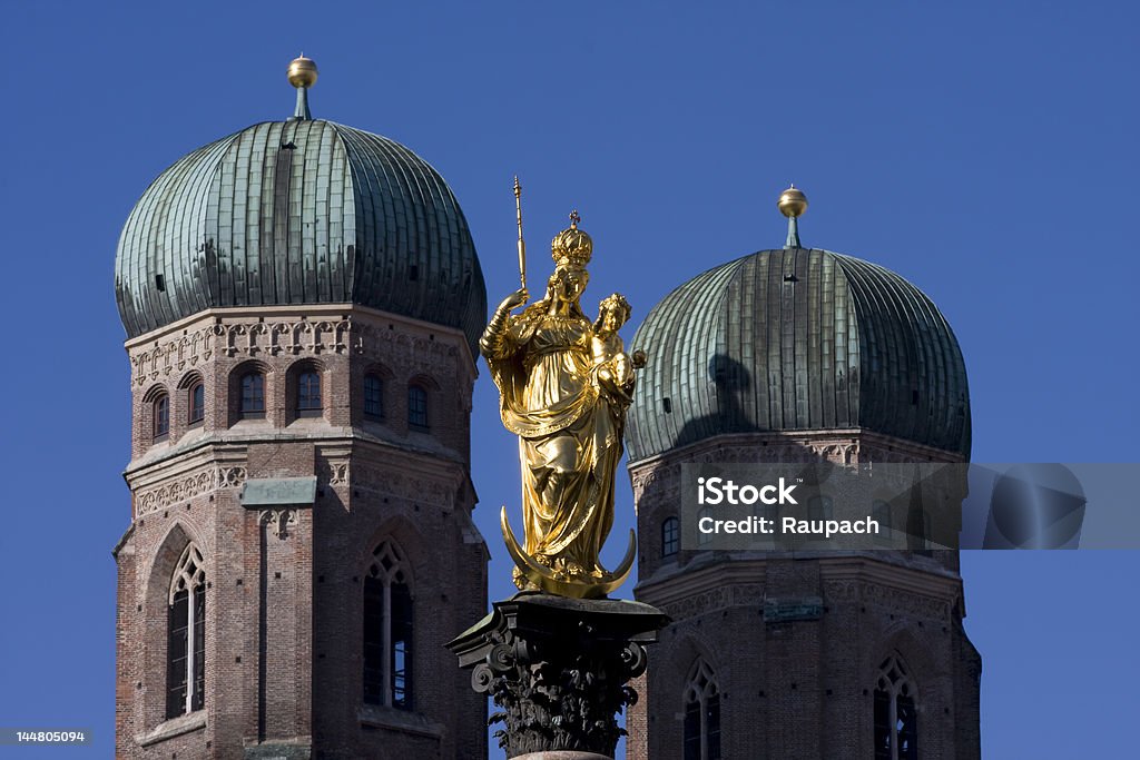 Mary と大聖堂の像 - ドイツのロイヤリティフリーストックフォト