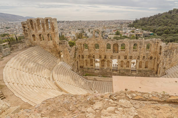 odeon de hepéus atticus, atenas, grécia - herodes atticus - fotografias e filmes do acervo