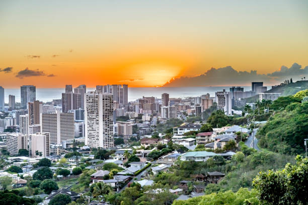 Colorful Sunset Tantalus Lookout Downtown Honolulu Hawaii Colorful Sunset Sun Going Down Tantalus Outlook Houses Office Buildings Downtown Honolulu Hawaii honolulu stock pictures, royalty-free photos & images