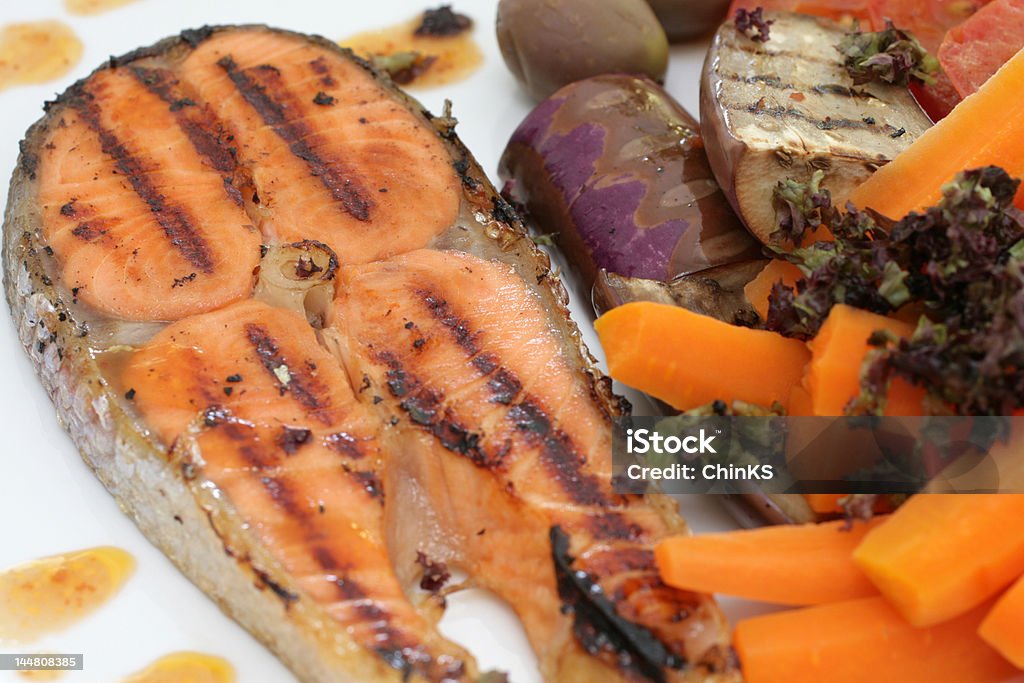 Salmone alla griglia - Foto stock royalty-free di Abbrustolito