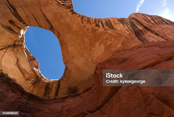 Natural Arch Stockfoto und mehr Bilder von Abenteuer - Abenteuer, Abgeschiedenheit, Bizarr