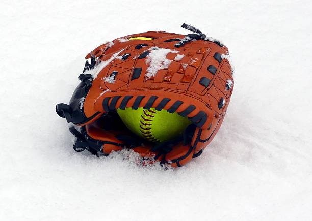nebensaison - softball baseball glove sports equipment outdoors stock-fotos und bilder