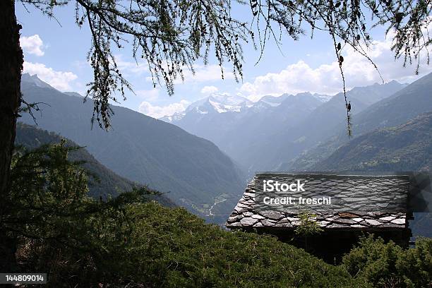 Vista A Las Montañas De Suiza Foto de stock y más banco de imágenes de Aire libre - Aire libre, Alpes Europeos, Alpes suizos