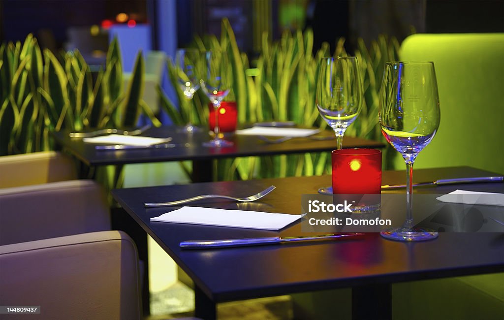 Romántico restaurante - Foto de stock de A la moda libre de derechos