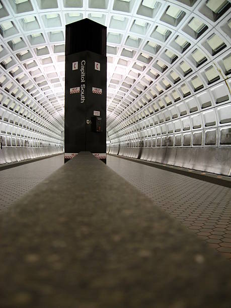 metro de túnel 2 - vertical washington dc usa station imagens e fotografias de stock