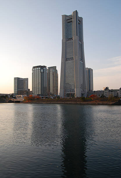 la torre di pietra miliare - landmark tower tokyo prefecture japan asia foto e immagini stock