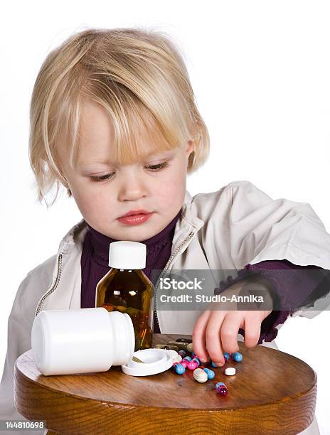 Pericoli Della Casa - Fotografie stock e altre immagini di Bambino - Bambino, Farmaco, Pericolo