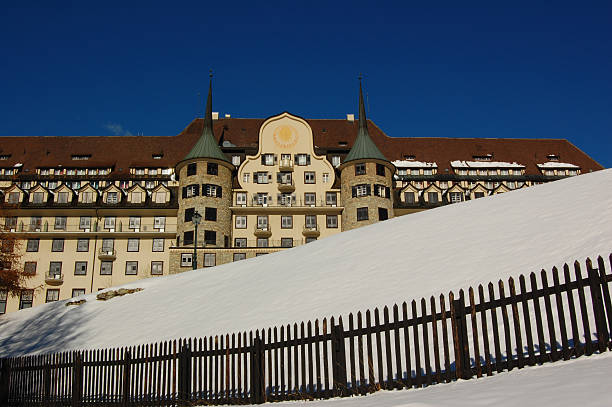 Ideal invierno Fairytail castillo en los Alpes suizos - foto de stock