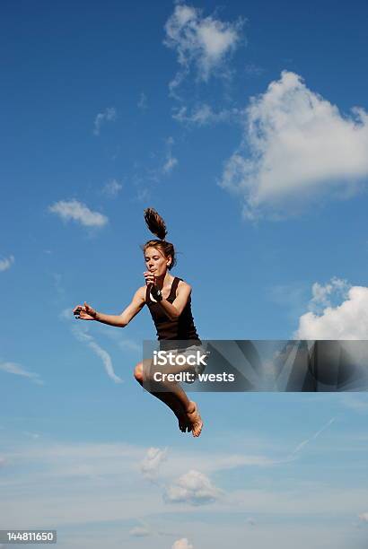 Photo libre de droit de Trampoline Loisirs banque d'images et plus d'images libres de droit de Enfant - Enfant, Trampoline, Août