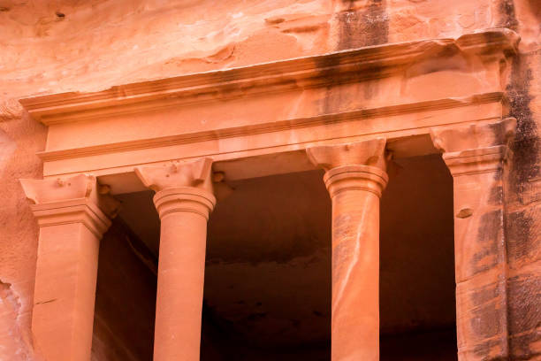 triclinium en little petra, siq al-barid, jordania - el barid fotografías e imágenes de stock