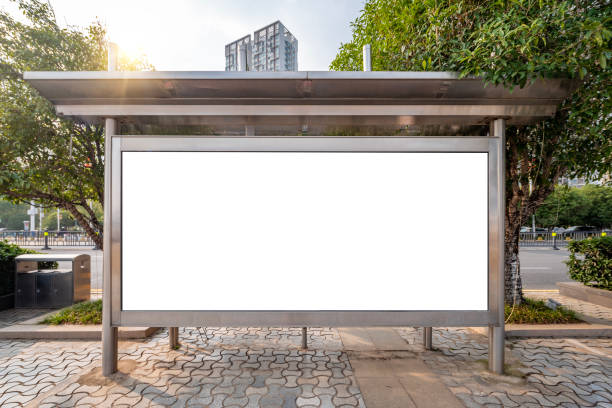 バス停の待合所と広告ライトボックス - 広告看板 ストックフォトと画像